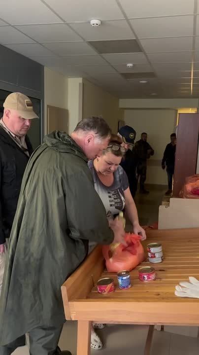 Марат Хуснуллин посетил пострадавшие от разрушения Каховской ГЭС районы Новой Каховки и Корсунки