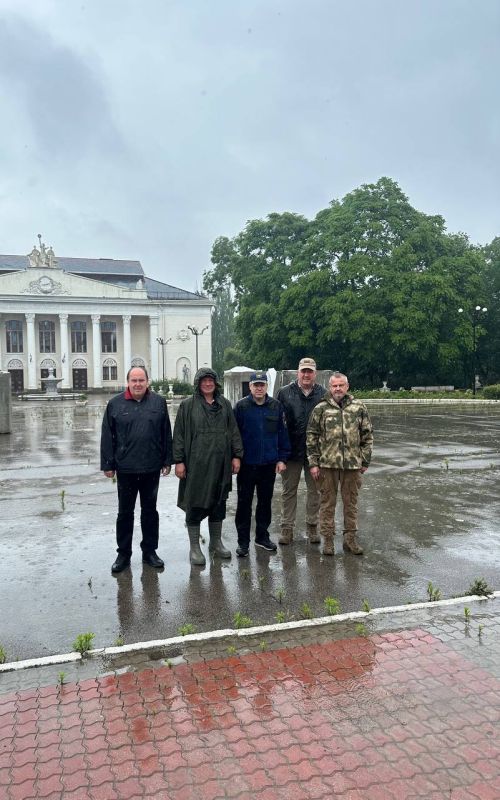 Марат Хуснуллин посетил пострадавшие от разрушения Каховской ГЭС Новую Каховку и Корсунку