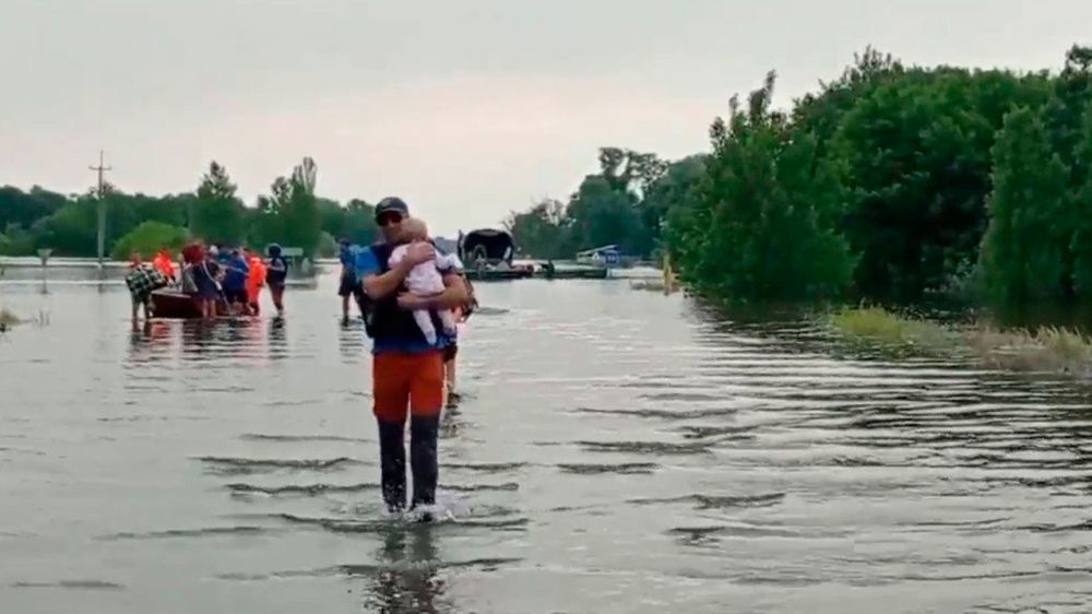В Херсонской области из зоны затопления эвакуировали более 7 тысяч человек