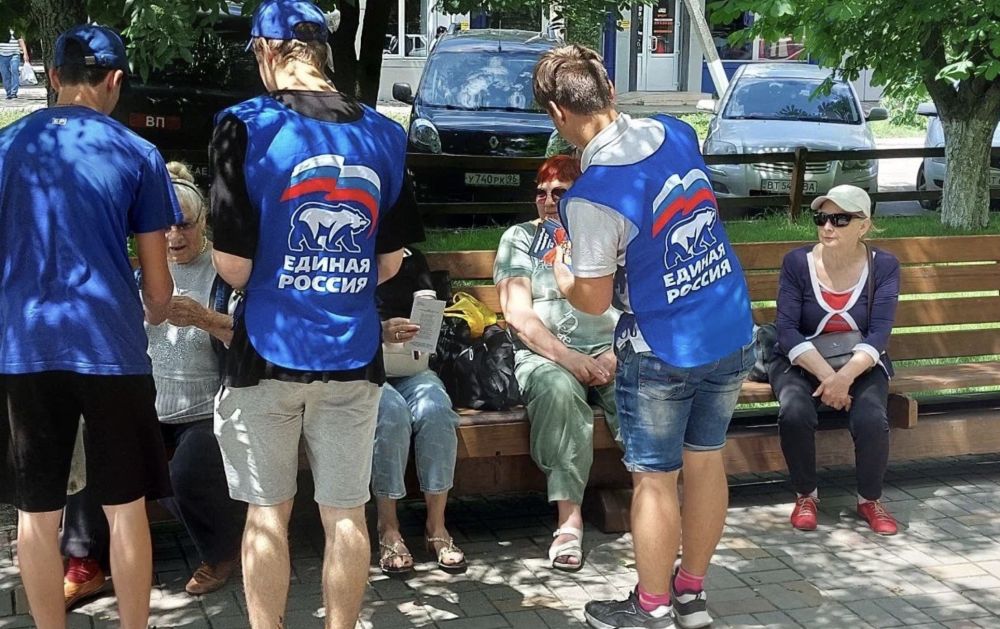 В День России в Херсонской области раздавали ленты-триколоры и организовали интерактивные площадки для детей