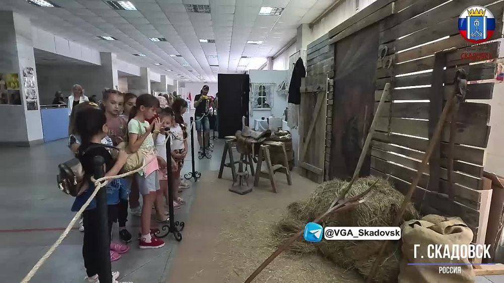 В Доме Культуры города Скадовск состоялось открытие мобильной передвижной казачьей выставки «Слава Богу, что мы казаки!»