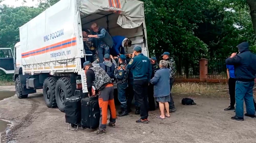 Гумпомощь и вакцинация: какую работу проводят спасатели после подрыва Каховской ГЭС