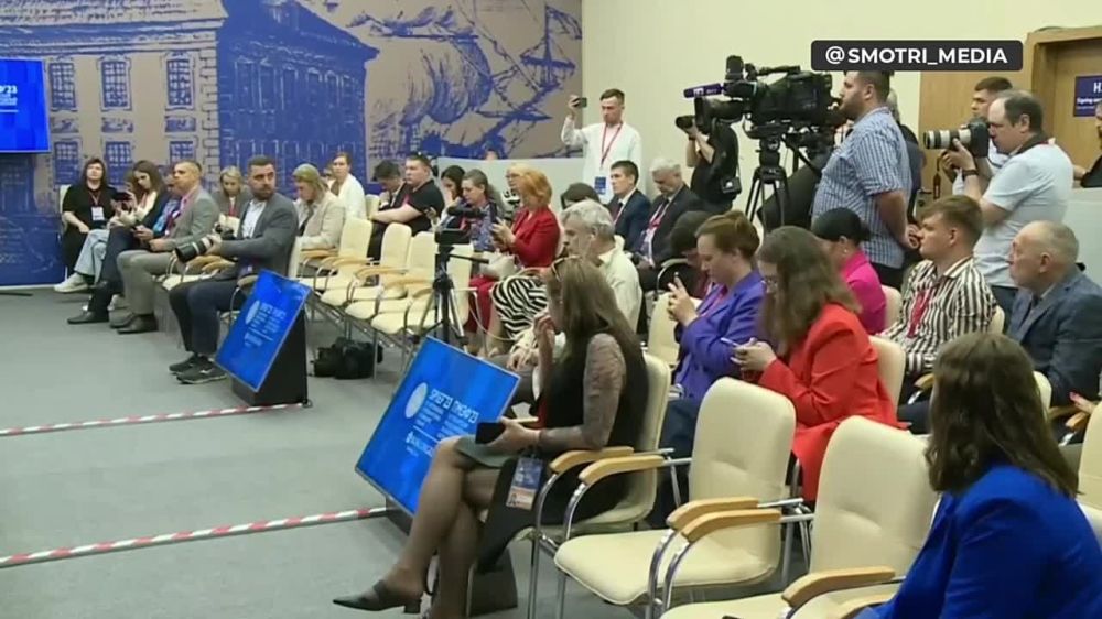 В Новой Каховке из построек и объектов инфраструктуры откачано более 50 тысяч кубометров воды — Мария Захарова