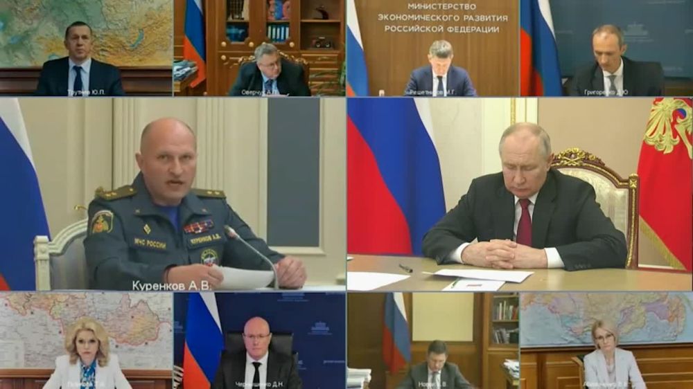 Глава МЧС Александр Куренков доложил Президенту о ситуации с ликвидацией последствий разрушения Каховской ГЭС