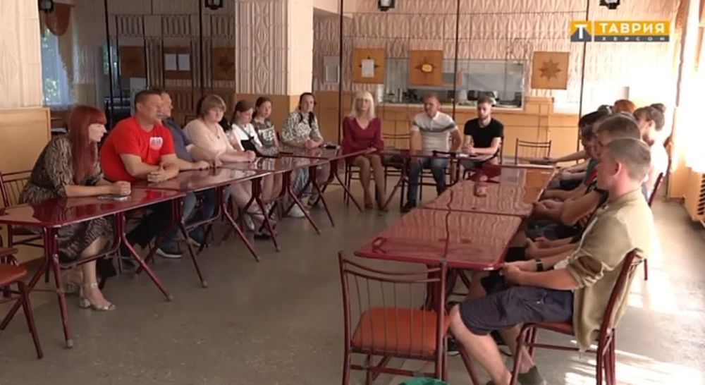 МОЛОДЕЖНЫЕ ИНИЦИАТИВЫ. В канун Дня молодёжи в Геническе прошёл круглый стол на тему поддержки и развития молодёжных инициатив в Херсонской области