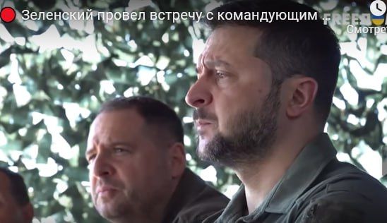 Пользователи Youtube отметили странный вид Владимира Зеленского во время доклада командующего ВМС Алексея Неижпапы