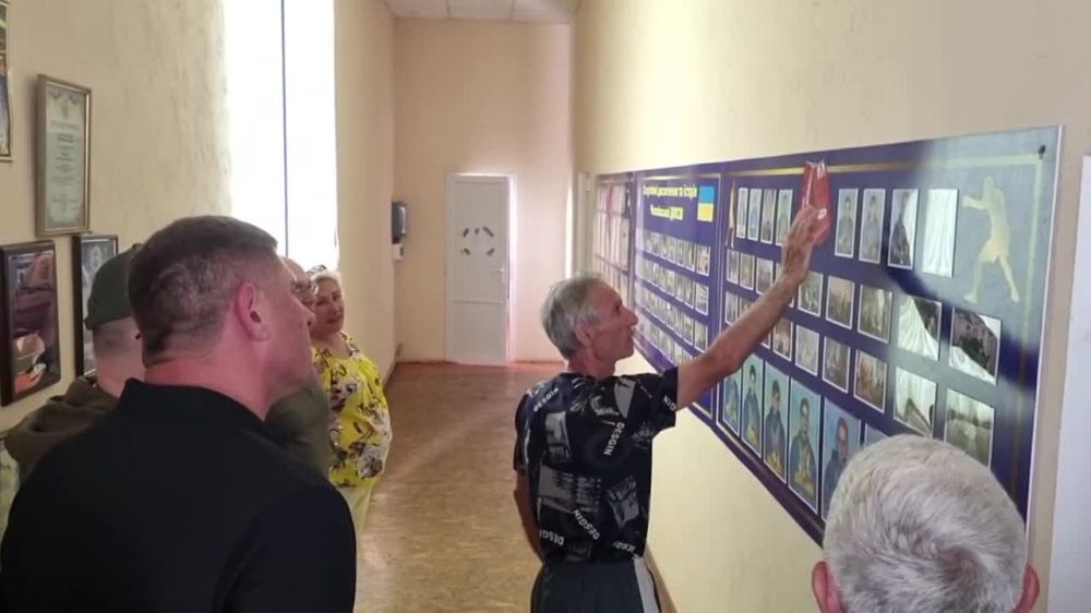 При посещении местной спортивной школы легендарный местный школьный тренер по боксу Анатолий Дмитриевич Рубан, воспитавший за все время своей карьеры множество сильных бойцов, рассказал о проблемах учреждения