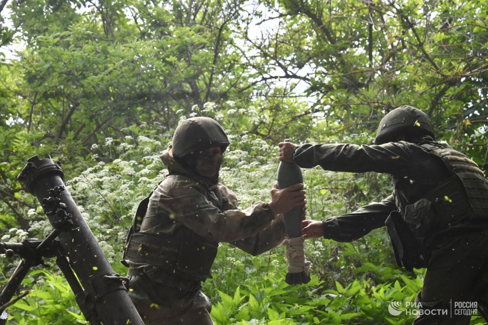 Кириенко посетил позиции российских бойцов у Антоновского моста