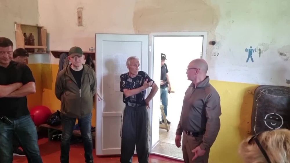 Сергей Кириенко посетил спортивную школу