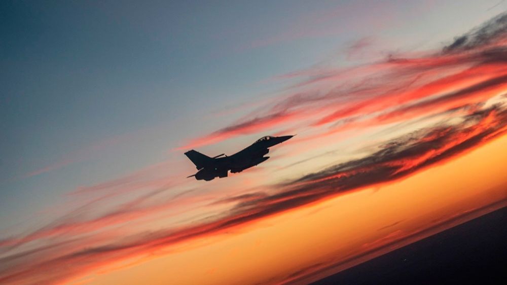 ������ ����� ������� �������� ������� F-16 ������� � ������� ����� � ������