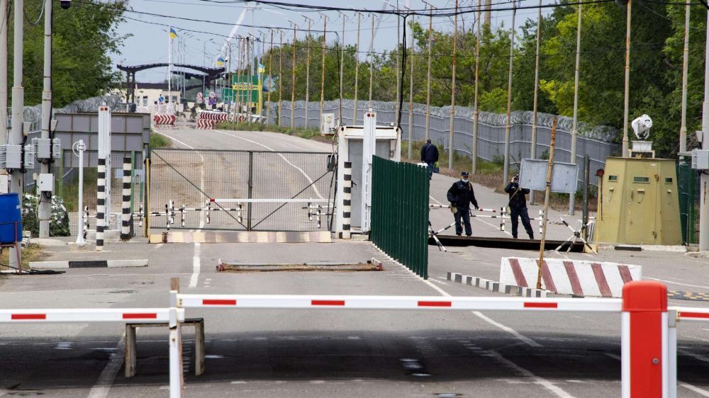 На границе Крыма и Херсонщины введен упрощенный порядок пропуска машин