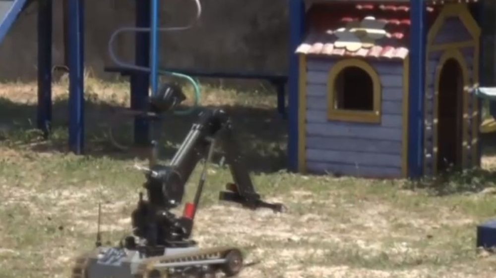 Спрятали взрывчатку под качелями: В Новой Каховке заминировали детскую площадку