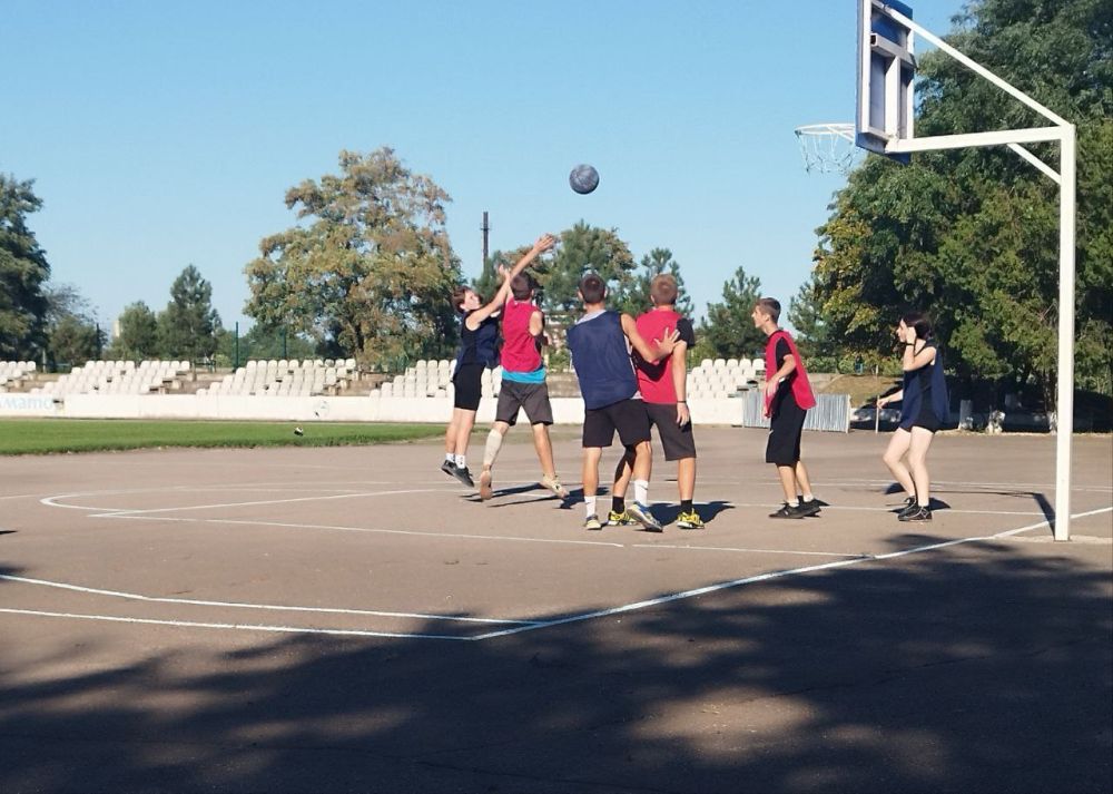 7 августа на стадионе "Старт" имени А. Пуляева в Новотроицком прошел розыгрыш кубка по стритболу, в котором приняли участие молодежные команды "Феникс", "Ракета" и "Хамелеон"