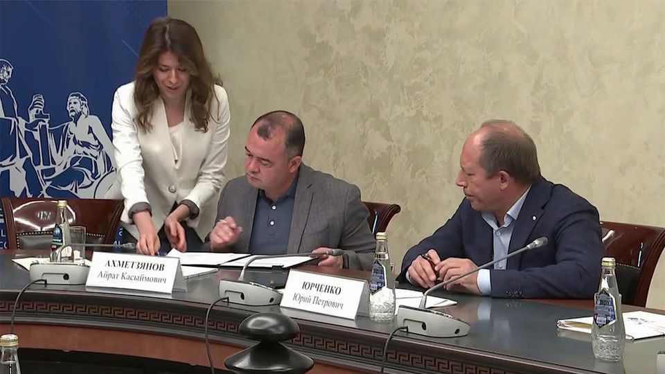 Общественная палата и представители 15 политических партий подписали соглашение о сотрудничестве и взаимодействии