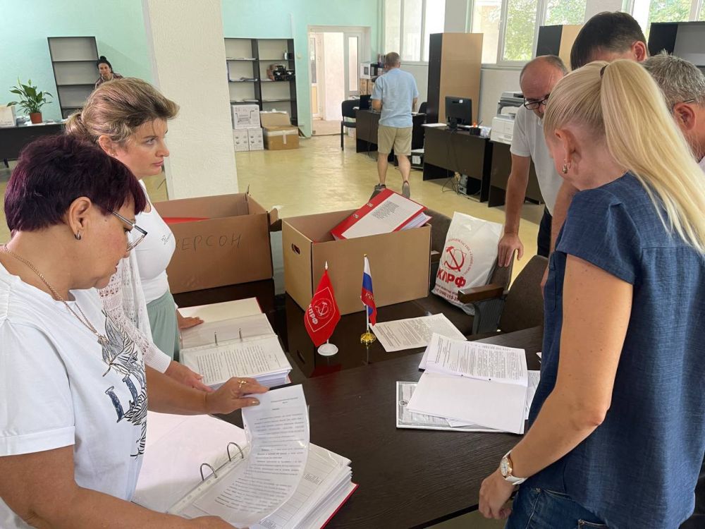 Коммунисты предоставили списки кандидатов в областную Думу избирательной комиссии Херсонской области