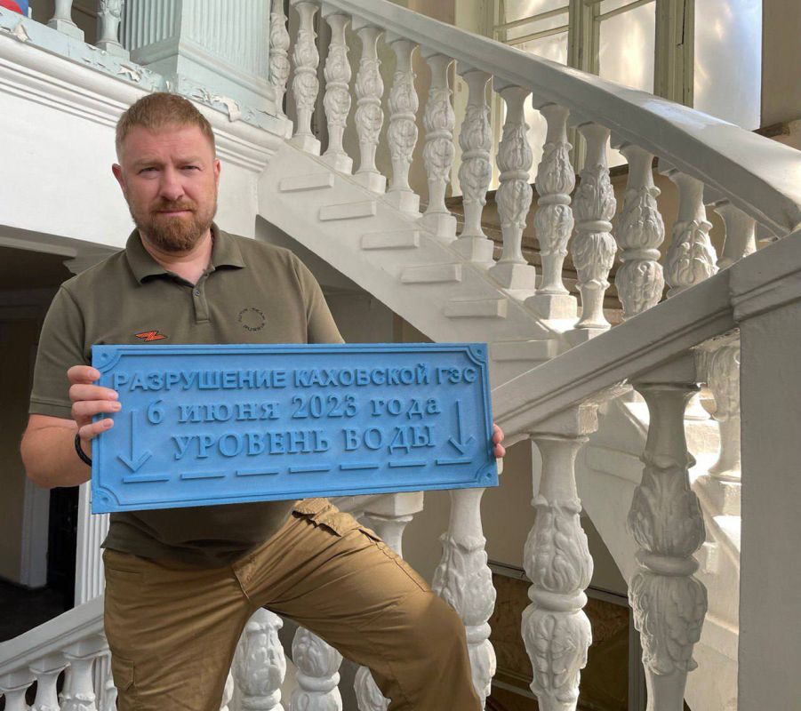 Александр Малькевич показал, как выглядит затопленный Дворец культуры Новой Каховки после восстановления