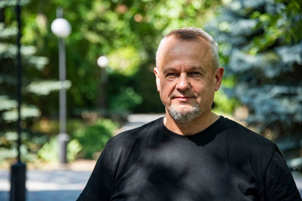 С Днем Государственного флага Российской Федерации поздравляет глава Администрации Новокаховского городского округа Владимир Леонтьев: