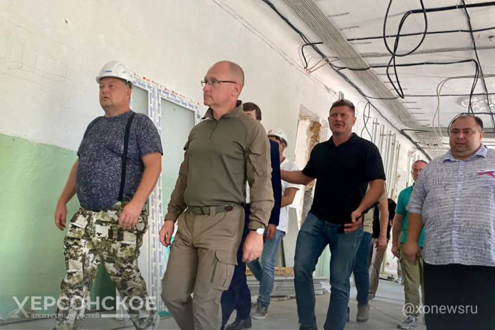 Кириенко проверил готовность школ Херсонской области к учебному году