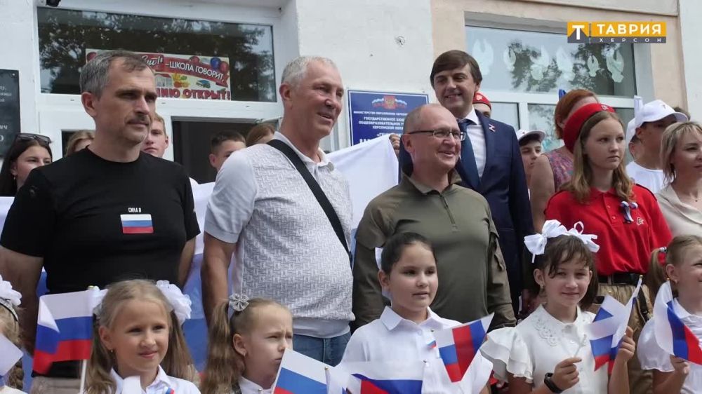 Сергей Кириенко и министр просвещения России проверили подготовку херсонских школ к новому учебному году