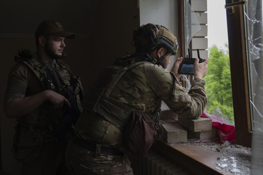 Украинский дрон ударил в офис "Единой России" в Новой Каховке