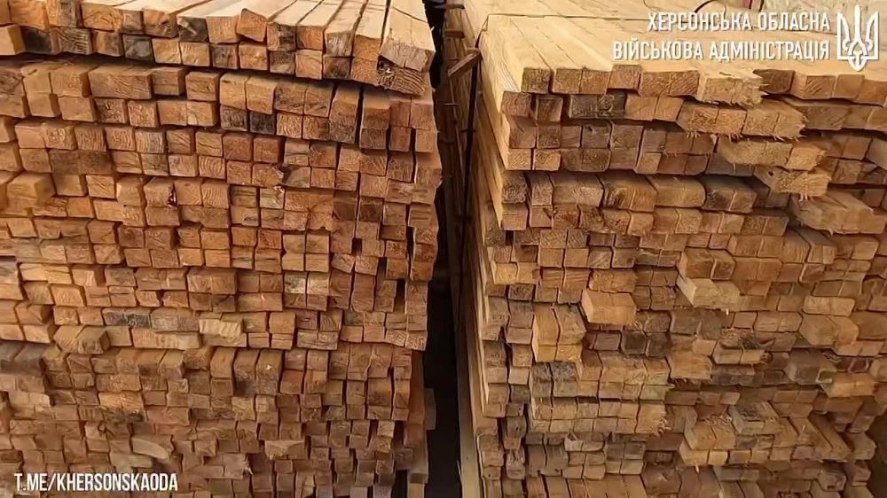 А на том берегу.... Сегодня жители сел Восточное, Загоряновка и Шкуриновка Музыковской ТО получили 12 тонн питьевой воды —...