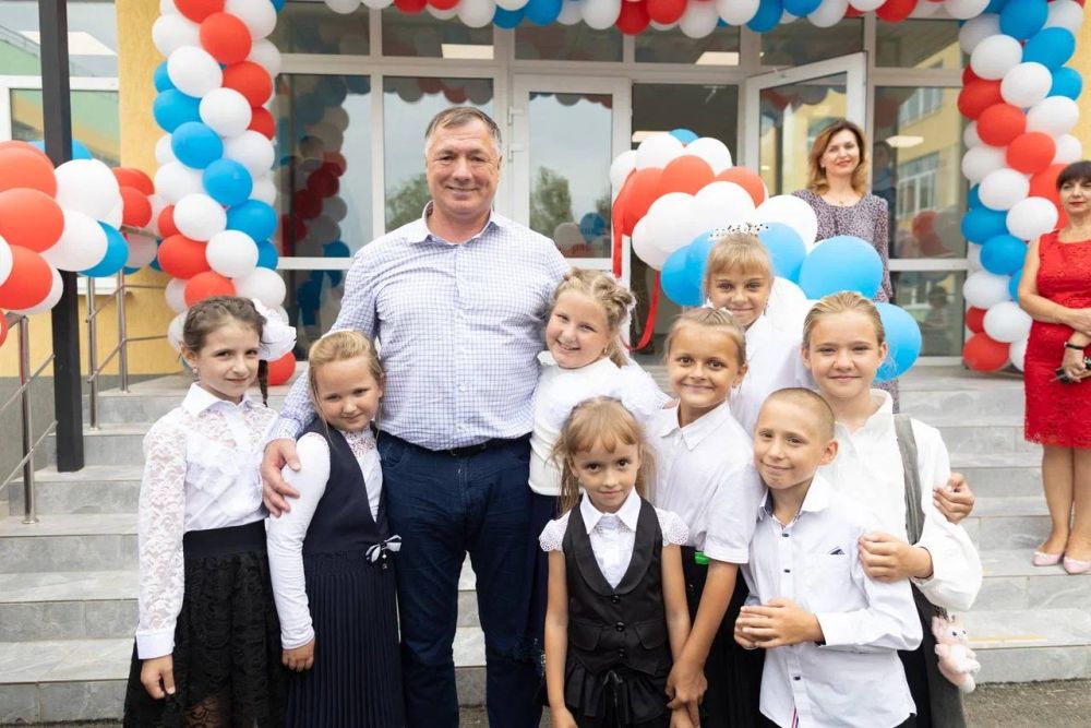 Более 20 университетов, 1250 школ и свыше 700 детсадов начали работу в новых регионах с 1 сентября