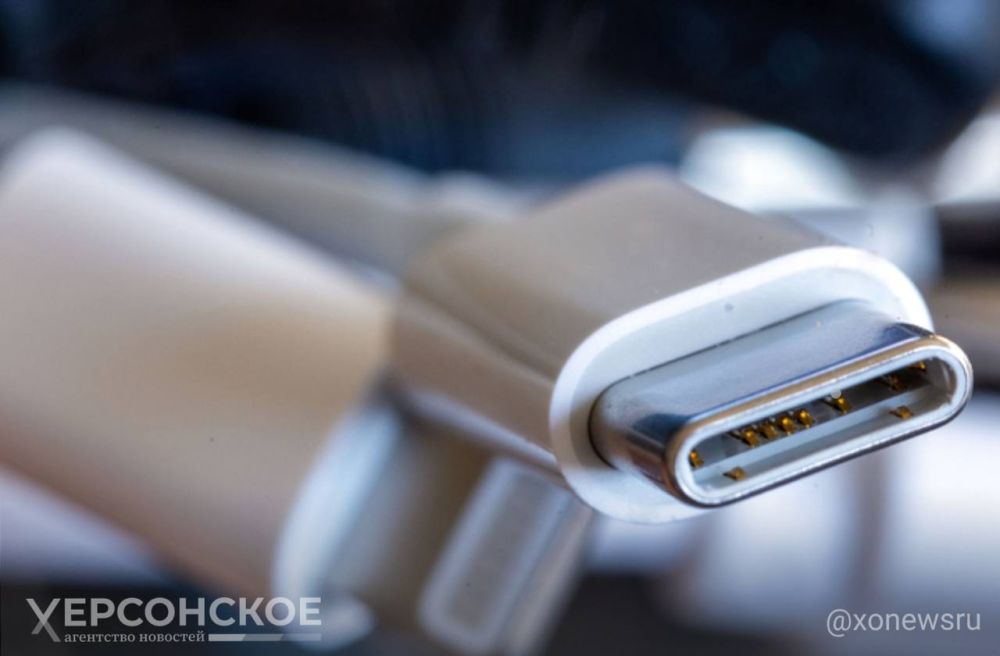 ����������� ���������� Android-�������� � iPhone 15 �� USB-C