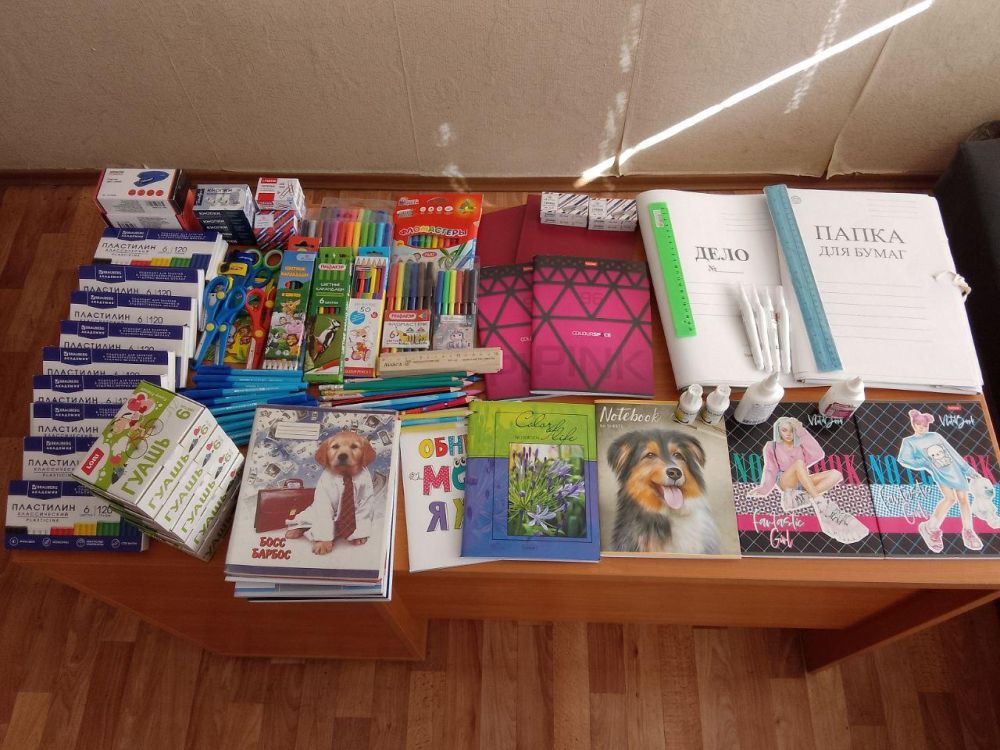 Кабардино-Балкария передала Лазурненскому Дому культуры канцелярские товары