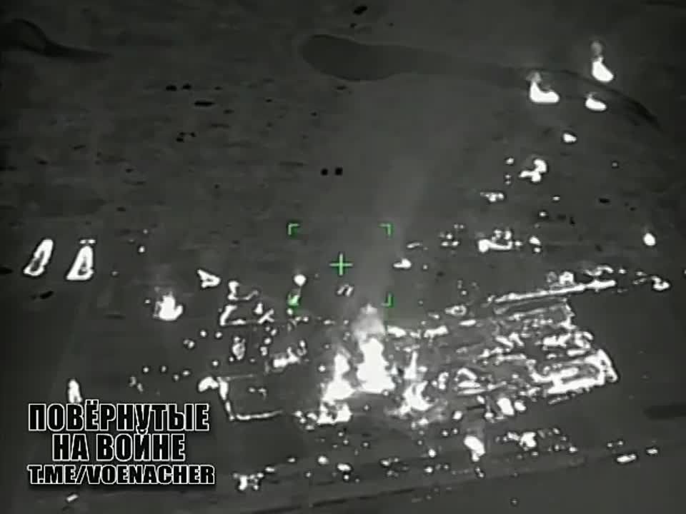 Даниил Безсонов: На Херсонском направлении наш многофункциональный фронтовой сверхзвуковой истребитель-бомбардировщик Су-34 нанёс удар управляемой авиабомбой по складу боеприпасов ВСУ