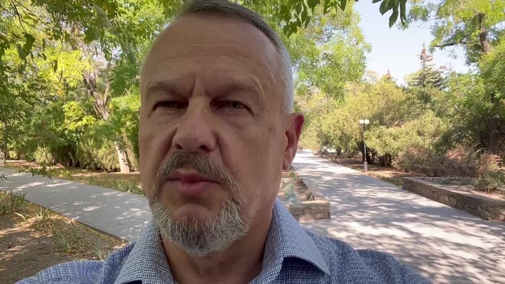 Глава Администрации Новокаховского городского округа Владимир Леонтьев поздравил жителей с Днем воссоединения новых регионов с Россией: