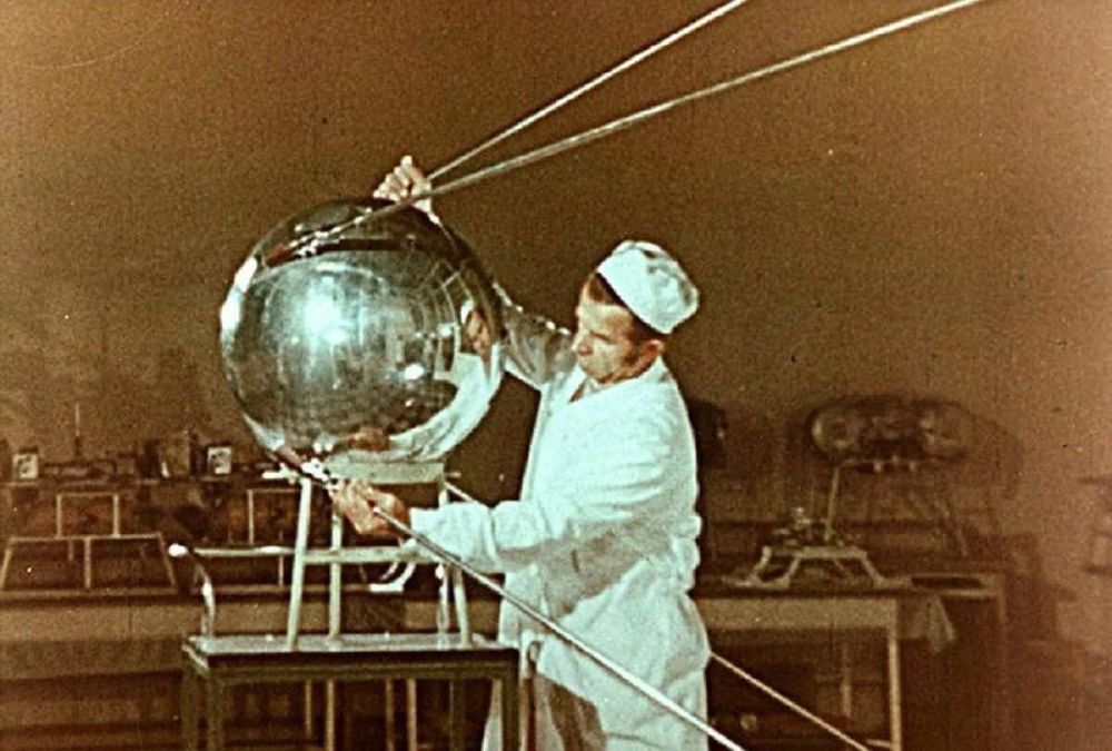 4 ������� 1957 ���� ������������ �������� � ����������� ��� � ���� �������� �� ������ ����� ������ � ���� ������������� �������