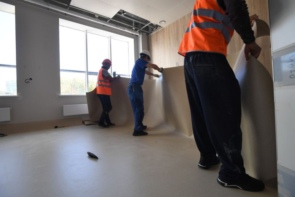 В Геническе завершают строительство школьных спорткомплексов