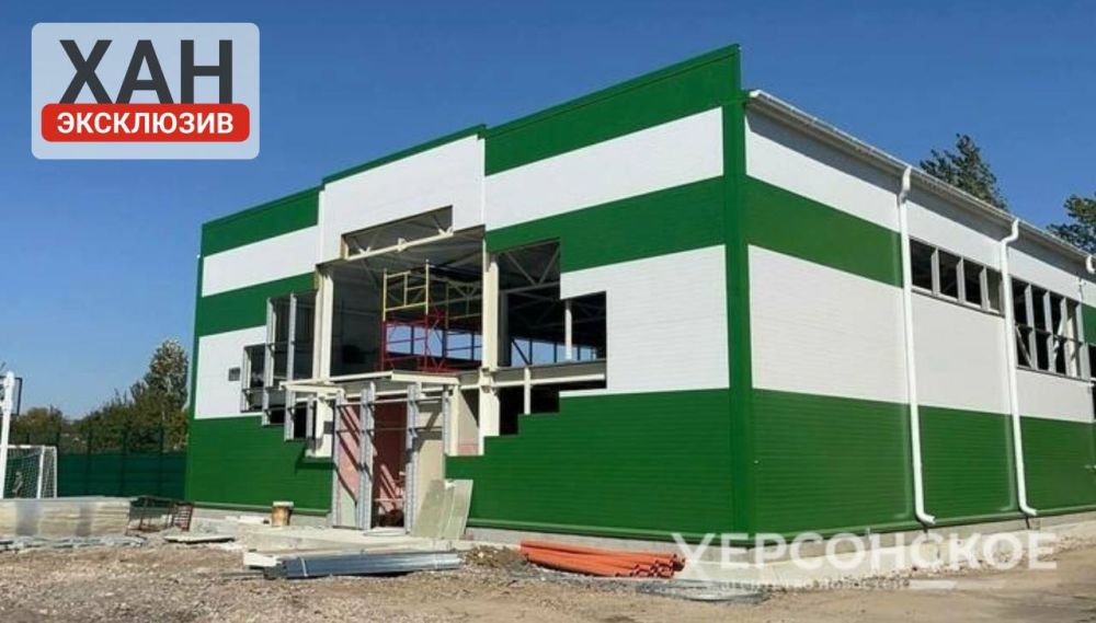 Строительство спорткомплексов в первой и второй школах Геническа завершат в октябре