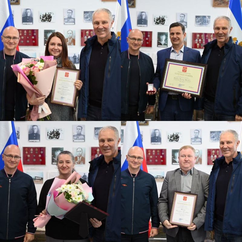 Первый заместитель руководителя Администрации Президента РФ Сергей Кириенко вручил награды руководителю и сотрудникам «Почты Херсон»