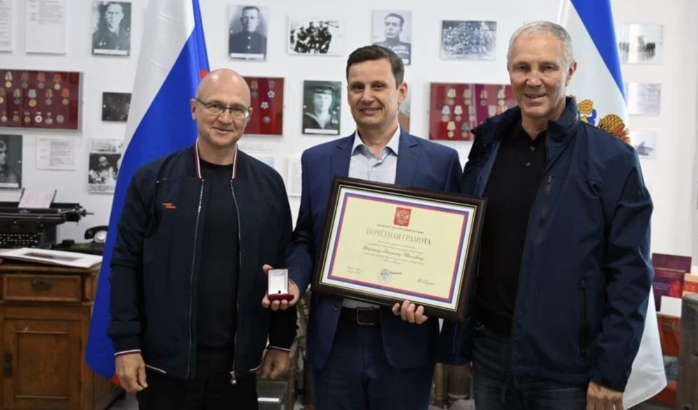 Глава херсонской почты получил президентскую грамоту