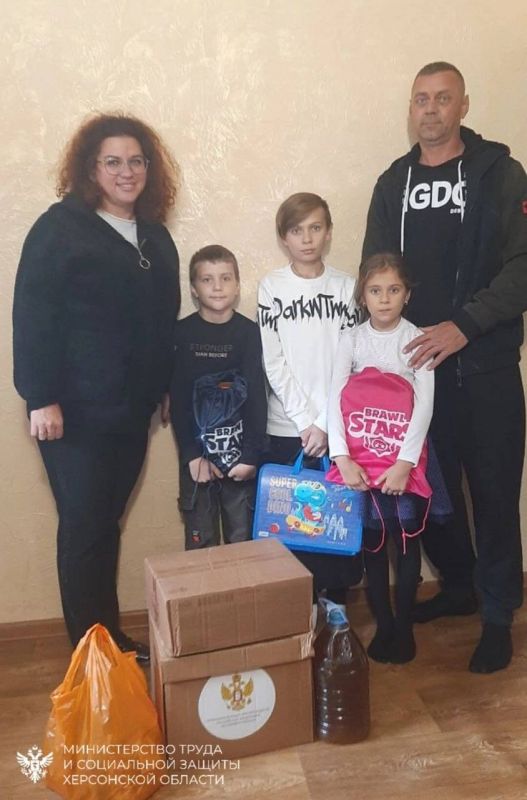 Многодетному отцу из Геническа помогли осуществить мечту сына — мальчику подарили курс по программированию