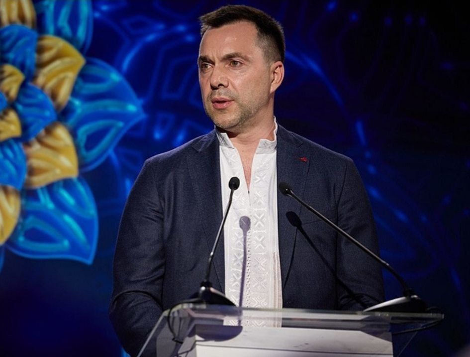 «Леша переобулся»: сбежавший в США Арестович продолжил громить Зеленского