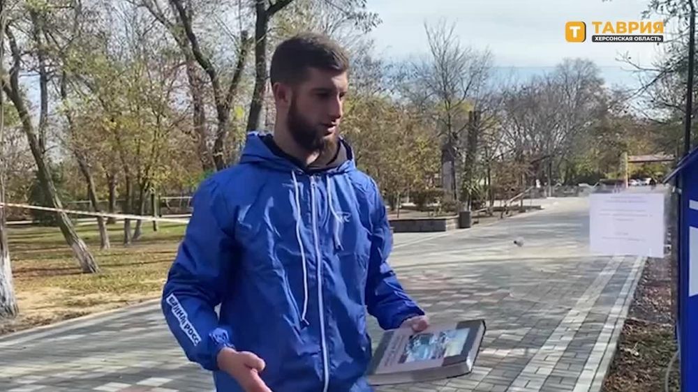 Более 5 тысяч книг ушло в "книговорот" в Херсонской области с момента открытия уличных библиотек