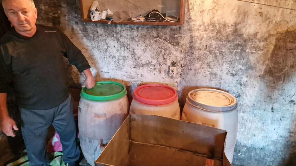 В пгт Лазурное борются с незаконным производством алкоголя и его реализацией