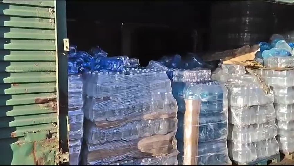 А на том берегу.... Областной гуманитарный штаб правобережья отправил еще 80 тонн бутилированной воды в Нововоронцовскую и Высокопольскую общины