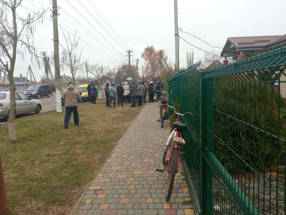 Жители ТУ Лазурное получили льготный баллонный газ. В Херсонской области стартовала программа по бесплатной выдачи газа (пропан) в баллонах