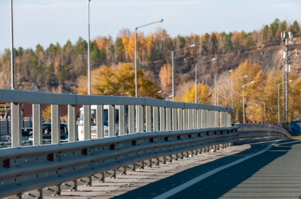 В Запорожской области запустили движение по мосту сухопутного маршрута в Крым