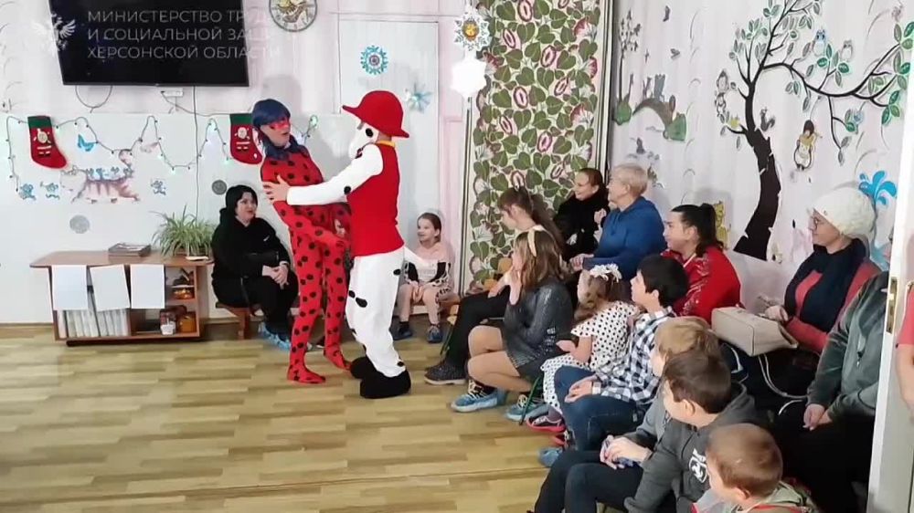 Ребят из реабилитационного центра поздравили с наступающим Новым годом