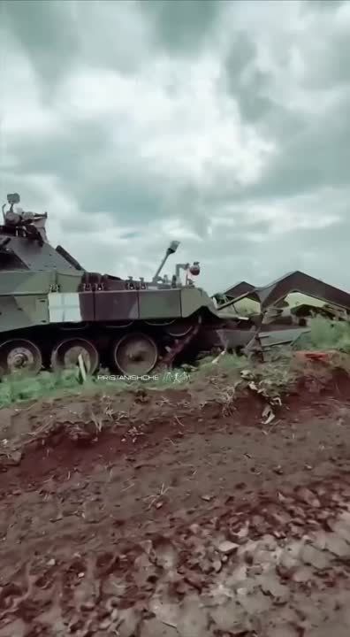 ������ � ��������, ��� ������� 3 ������������ Leopard 2R HMBV