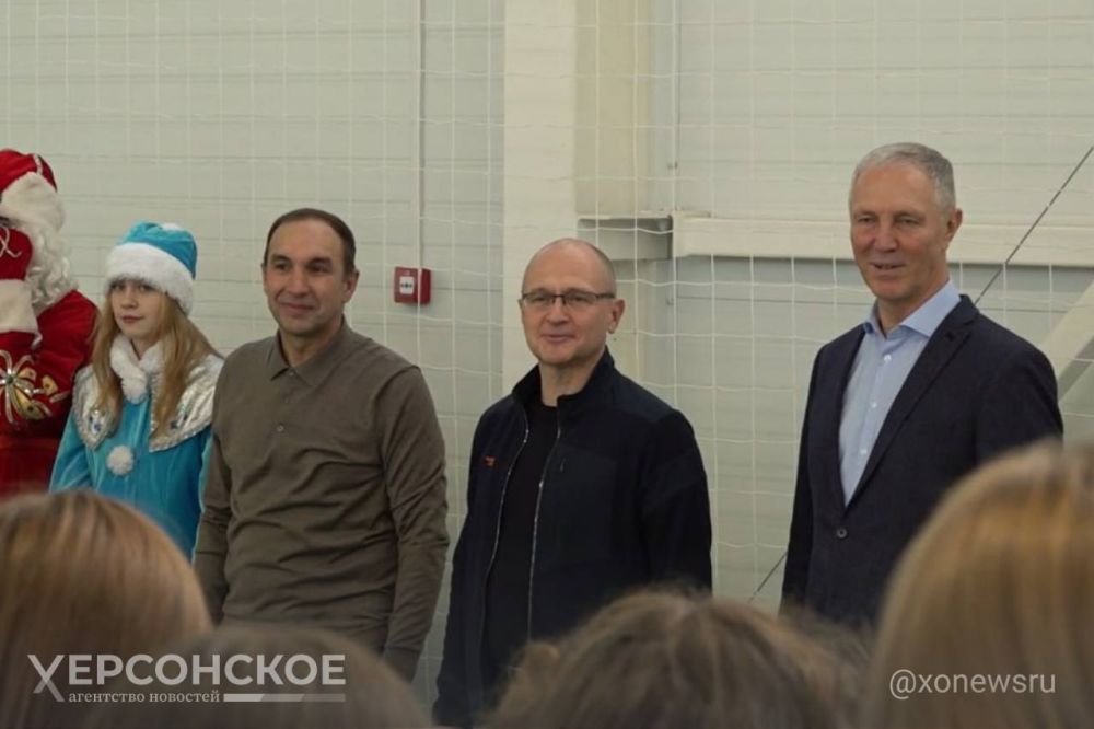 Кириенко оценил ход комплексного восстановления школ Геническа