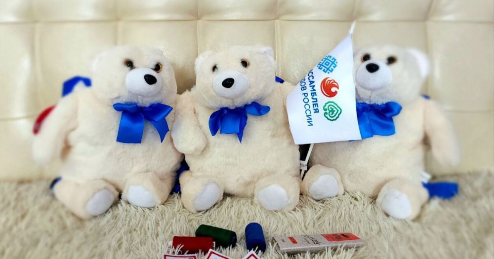 Для херсонских семей, проживающих в ПВР, провели новогодний мастер-класс