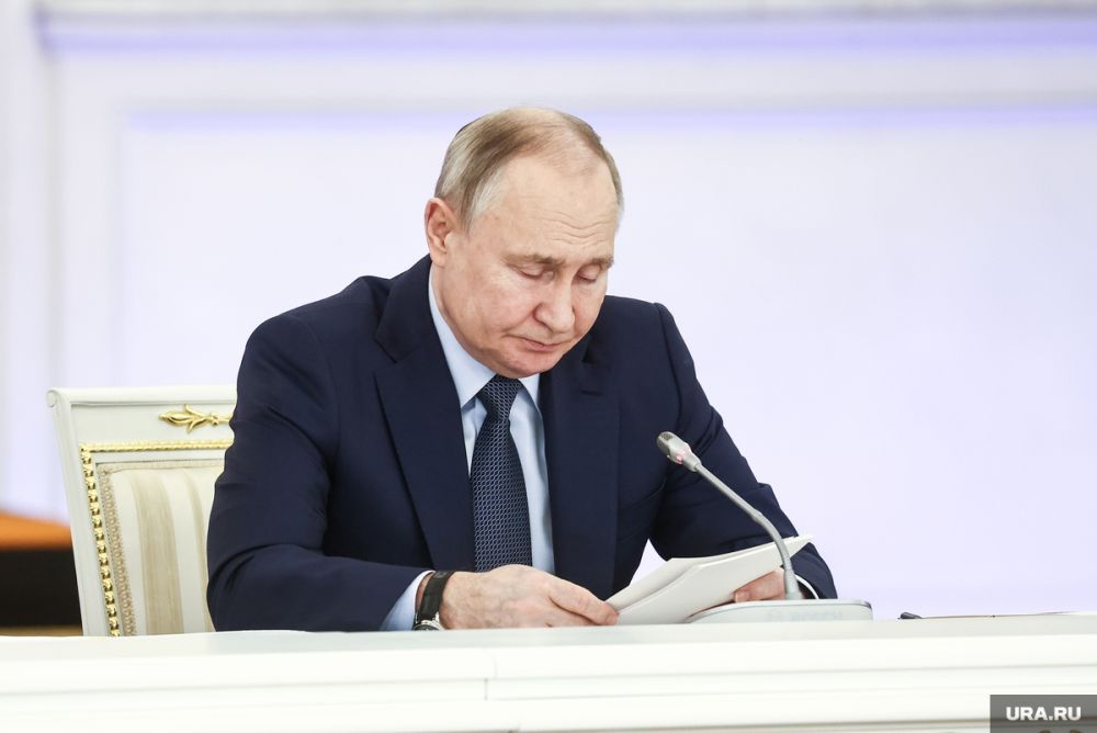 Путин поручил восстановить отопление жителей Подмосковья и Херсонской области