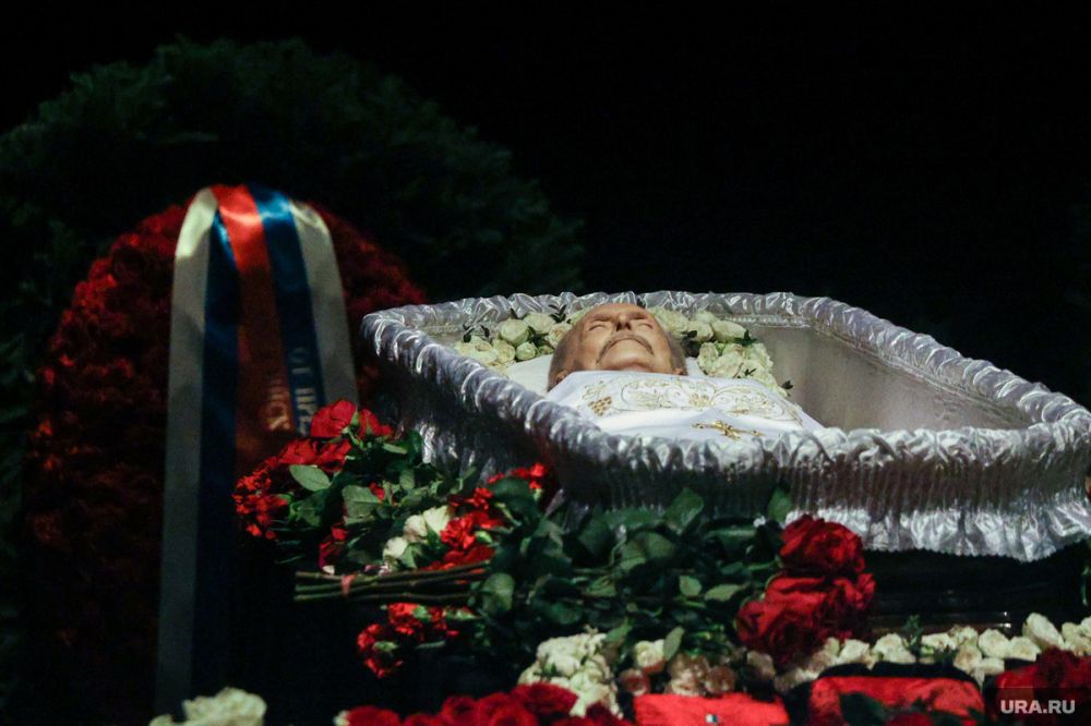 В Москве попрощались с худруком Малого театра Юрием Соломиным: фоторепортаж