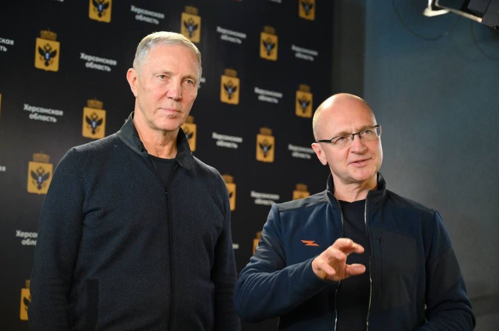 Владимир Сальдо и Сергей Кириенко проверили работу центра обработки обращений, поступающих от жителей Херсонщины через онлайн-платформы