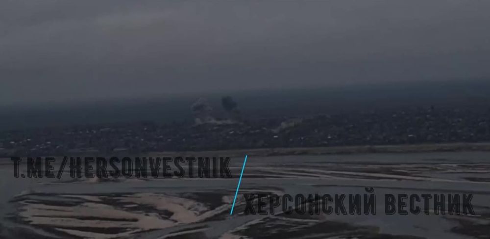 Военнослужащие группировки войск «Днепр» уничтожают военные объекты, а также позиции боевиков ВСУ в районе н.п. Берислав